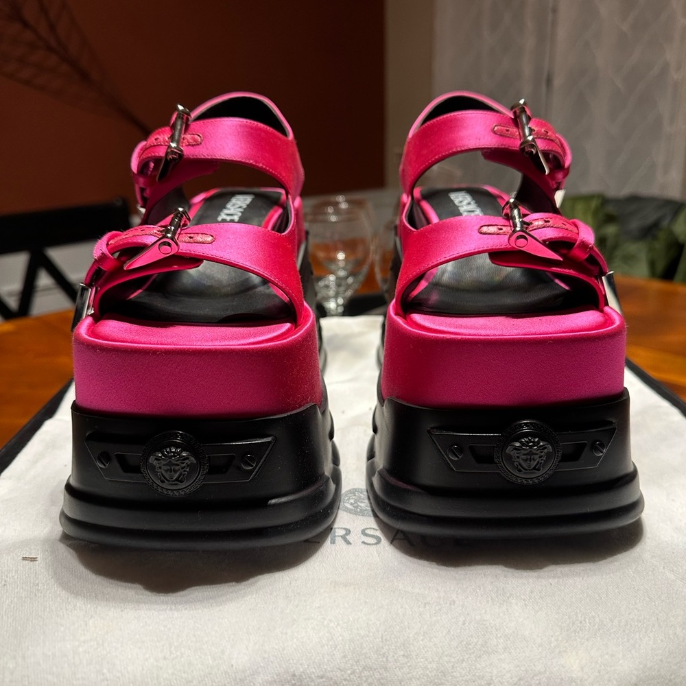 NEW Versace Anthem Sandals (36)